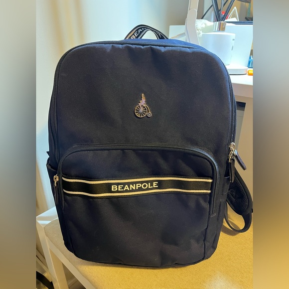 beanpole Handbags - EUC Beanpole backpack
